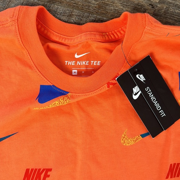 Nike Swoosh T-shirt NWT - Picture 3 of 8